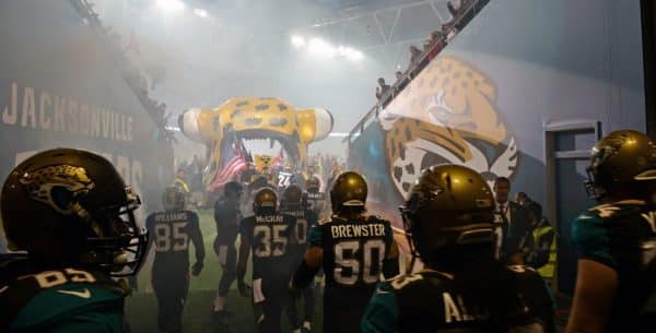 Airman_Jaguars_take_American_football_to_UKs_capital_131027-F-WZ808-034-e1540831556185