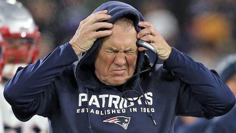 Patriots fan langer ud efter Belichick inden braget mod Brady på særlig måde!