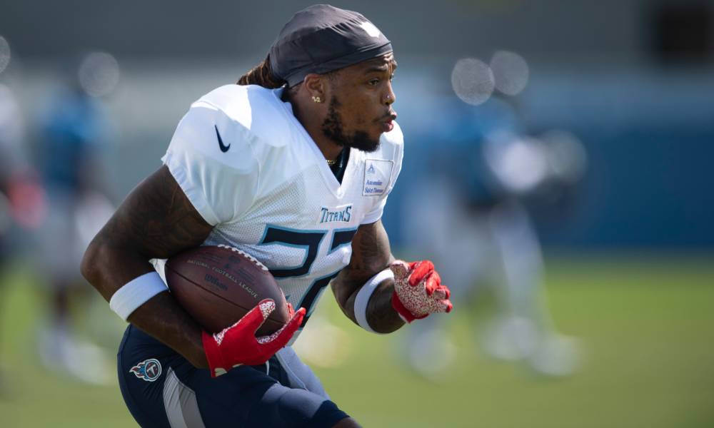 derrick-henry-titans-u-hjelm