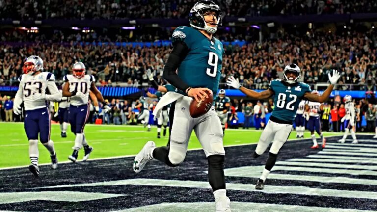 Nick Foles sender kærlig stikpille til kæphøje Patriots-fans