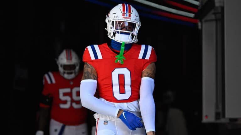 Patriots benytter femteårs option på stjernespiller