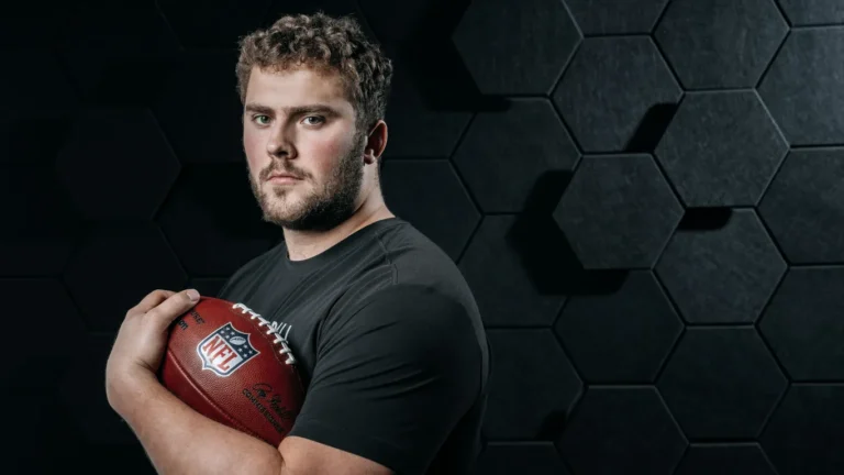 Titans forlænger med Cam Wards bodyguard